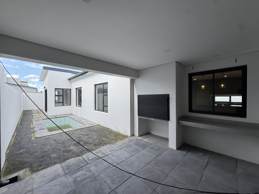4 Bedroom Property for Sale in Sandown Western Cape